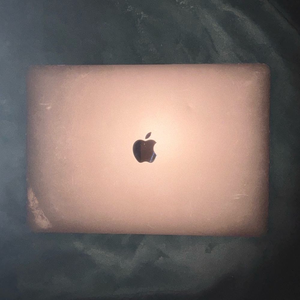 Apple MacBook Air 13” – Gold – Working / Factory Reset (Occasional Screen Issue)